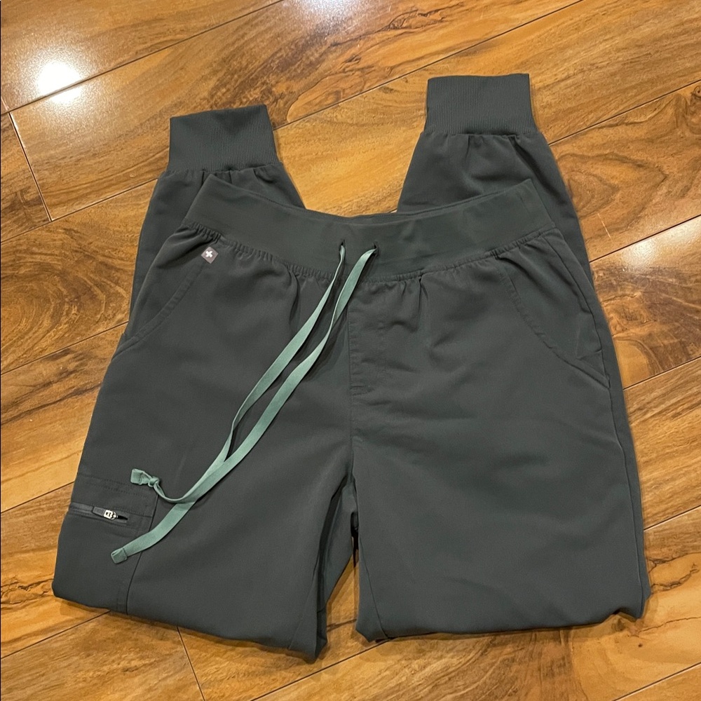 Single pair of size small Fig scrub pants per request - Picture 2 of 5
